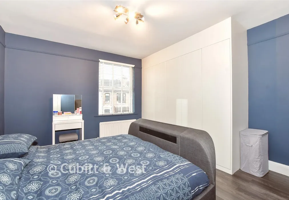 Bedroom 1 - North End Grove, Portsmouth, Hampshire - Wards of Kent