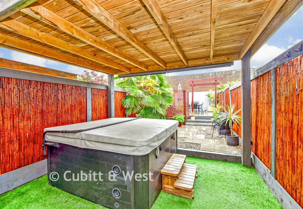 Rear Garden - North End Grove, Portsmouth, Hampshire - Wards of Kent