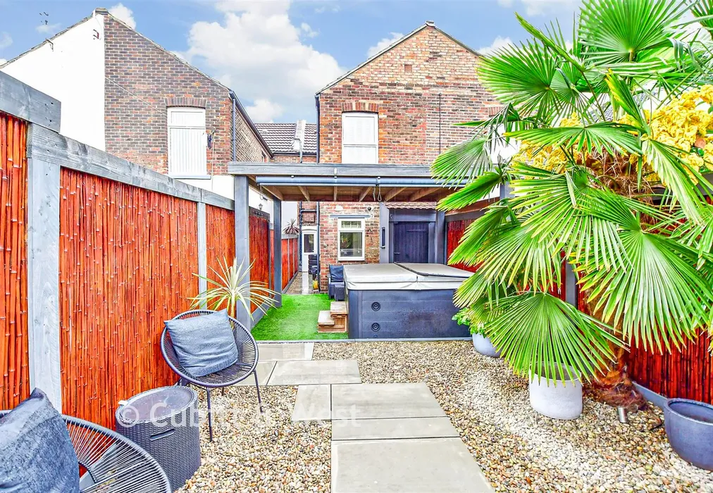 Rear Garden - North End Grove, Portsmouth, Hampshire - Wards of Kent