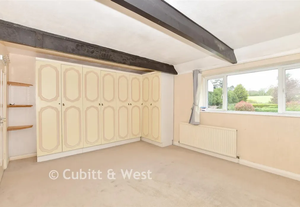 Bedroom 1 - East Street, Rusper, West Sussex - Wards of Kent