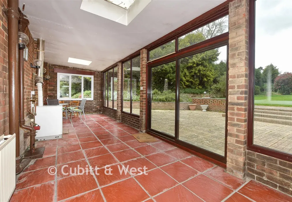 Sun Room - East Street, Rusper, West Sussex - Wards of Kent