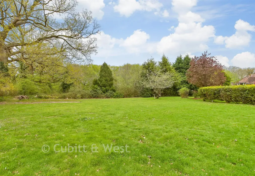 Rear Garden - East Street, Rusper, West Sussex - Wards of Kent