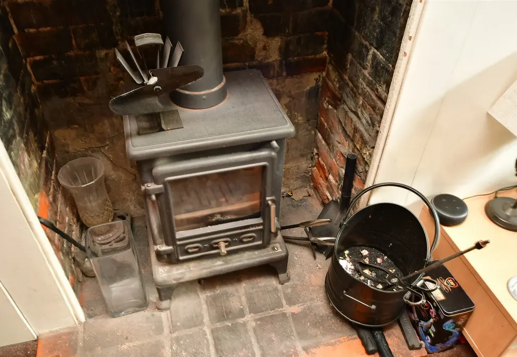 Internal Feature - Staple Street, Hernhill, Faversham, Kent - Wards of Kent