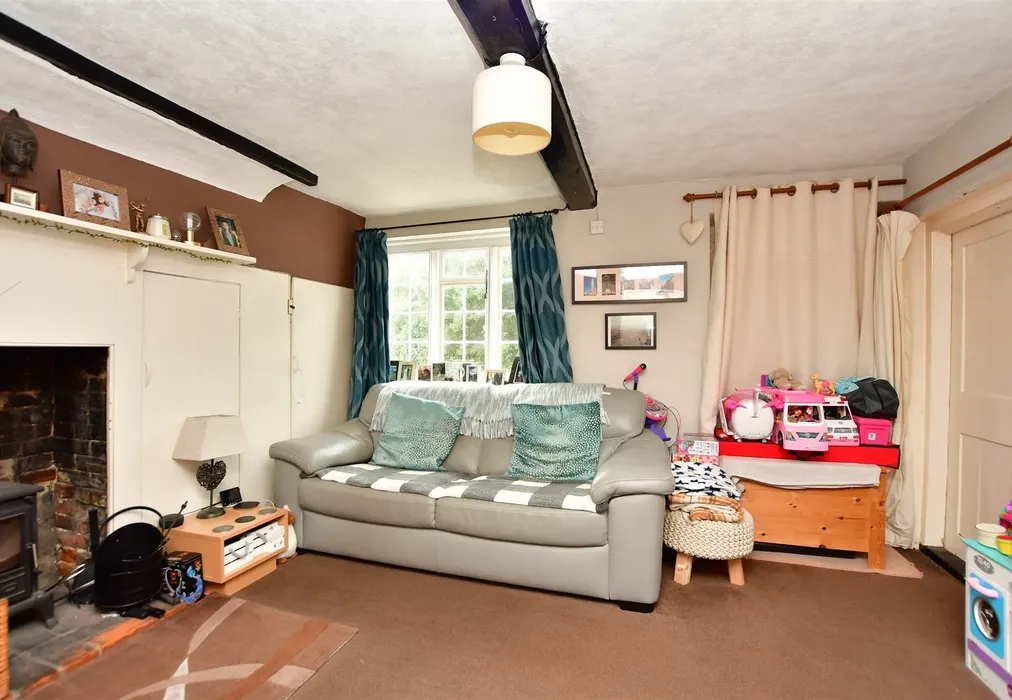 Sitting Room - Staple Street, Hernhill, Faversham, Kent - Wards of Kent