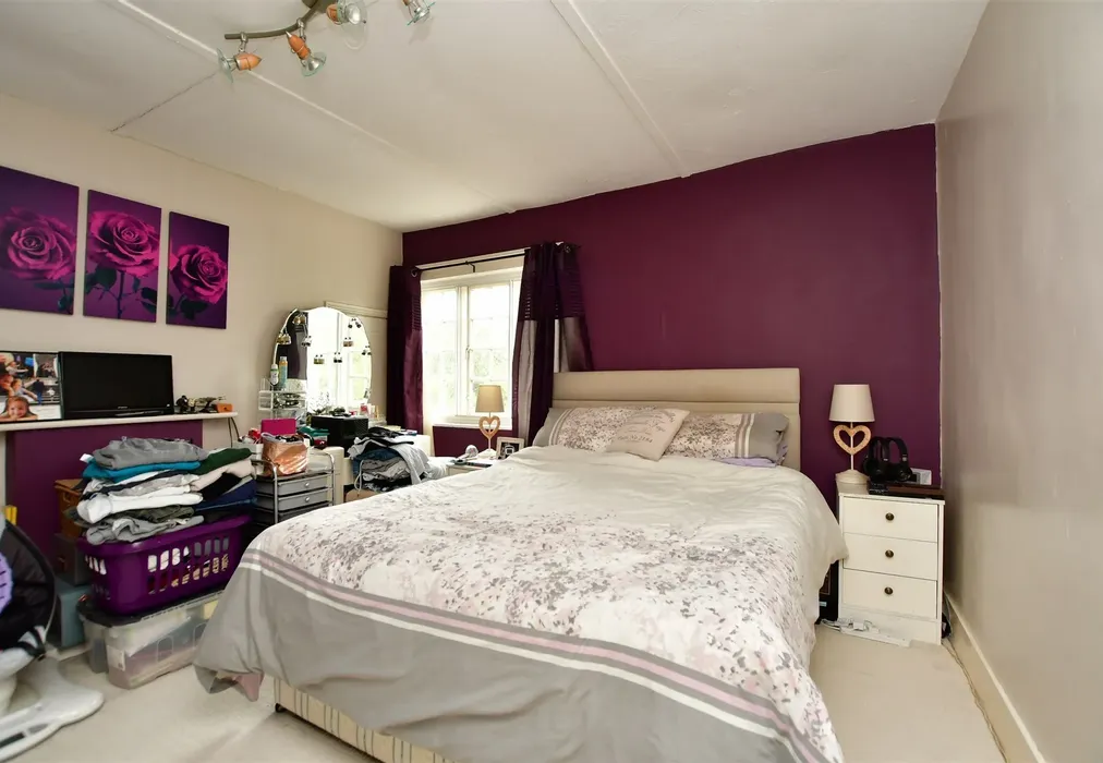 Bedroom 2 - Staple Street, Hernhill, Faversham, Kent - Wards of Kent