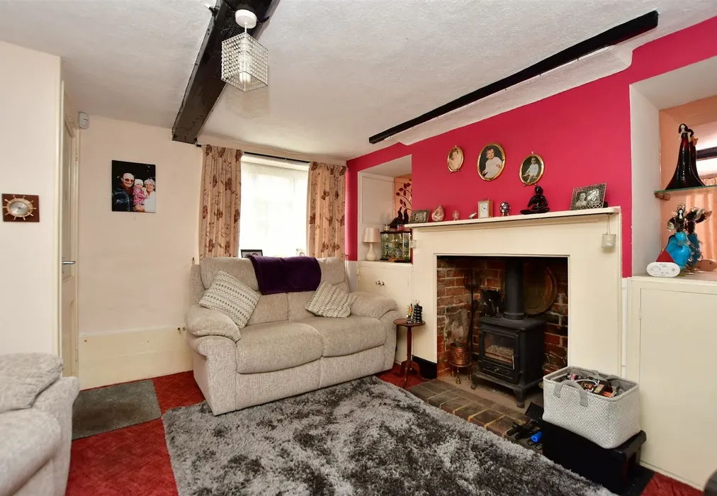 Lounge - Staple Street, Hernhill, Faversham, Kent - Wards of Kent