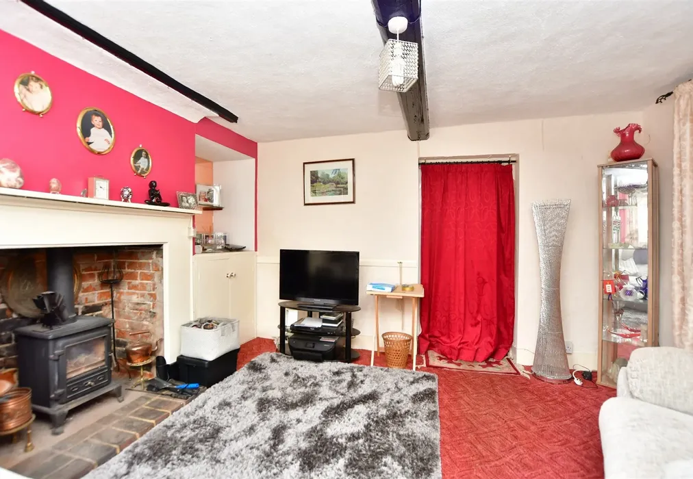 Lounge - Staple Street, Hernhill, Faversham, Kent - Wards of Kent