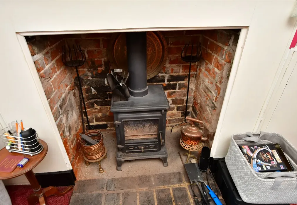 Internal Feature - Staple Street, Hernhill, Faversham, Kent - Wards of Kent