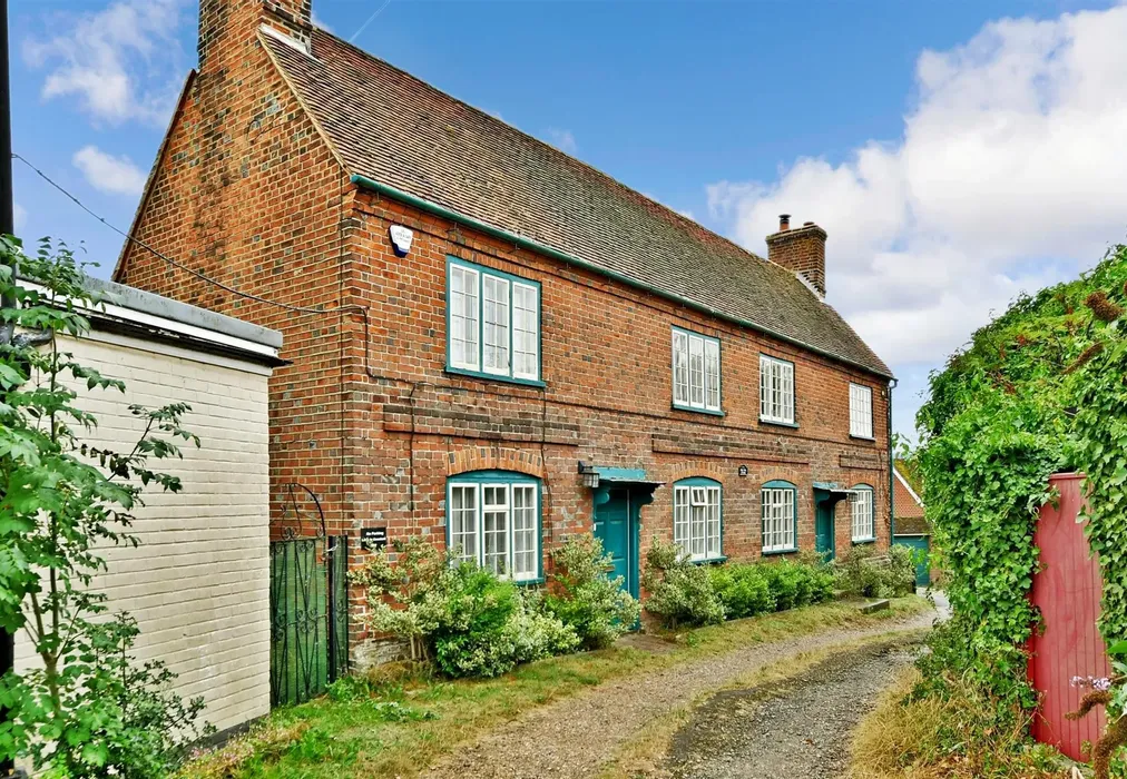 External (Web) - Staple Street, Hernhill, Faversham, Kent - Wards of Kent