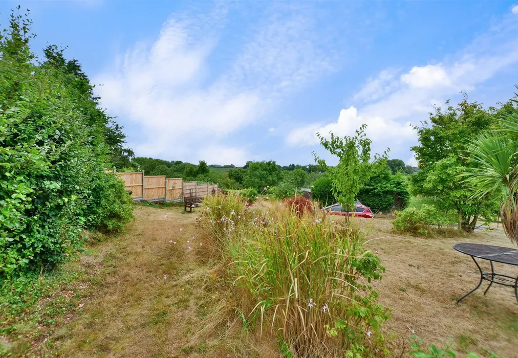 Rear Garden - Staple Street, Hernhill, Faversham, Kent - Wards of Kent