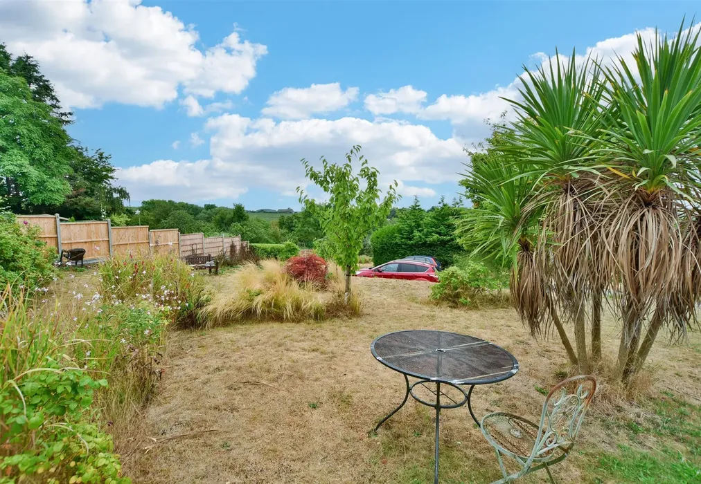 Rear Garden - Staple Street, Hernhill, Faversham, Kent - Wards of Kent