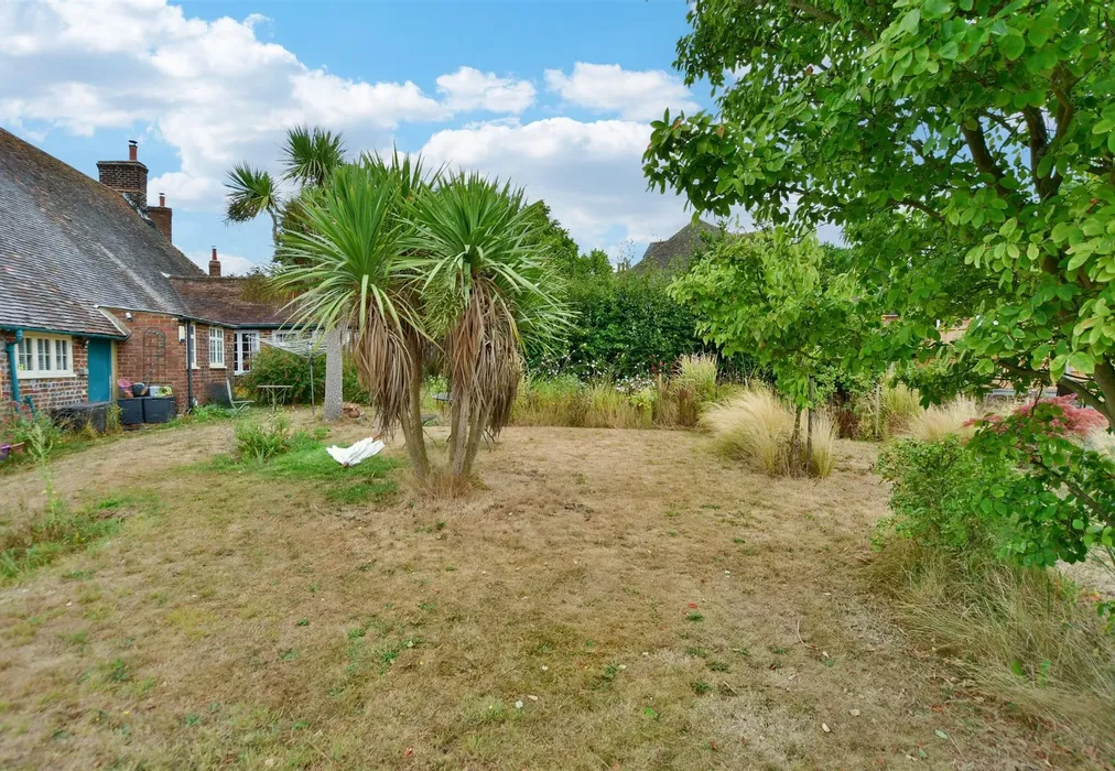 Rear Garden - Staple Street, Hernhill, Faversham, Kent - Wards of Kent