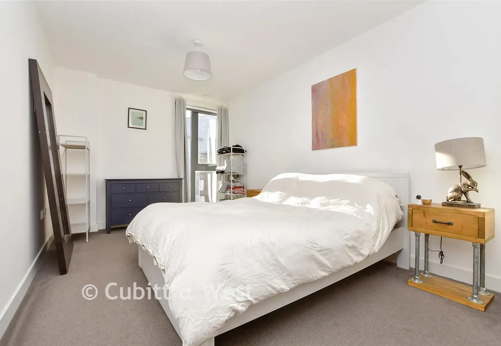 Bedroom - High Street, Sutton, Surrey - Wards of Kent