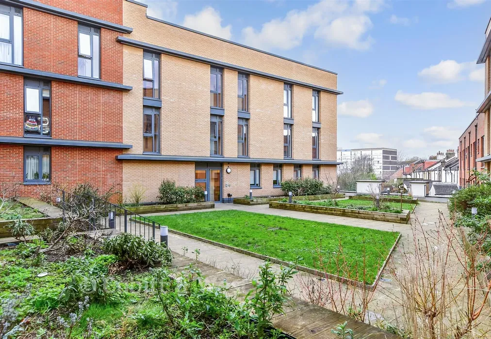 Communal Gardens - High Street, Sutton, Surrey - Wards of Kent