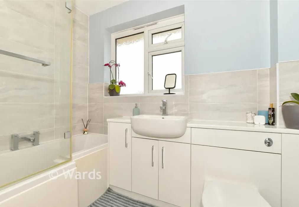 Bathroom - Millstrood Road, Whitstable, Kent - Wards of Kent