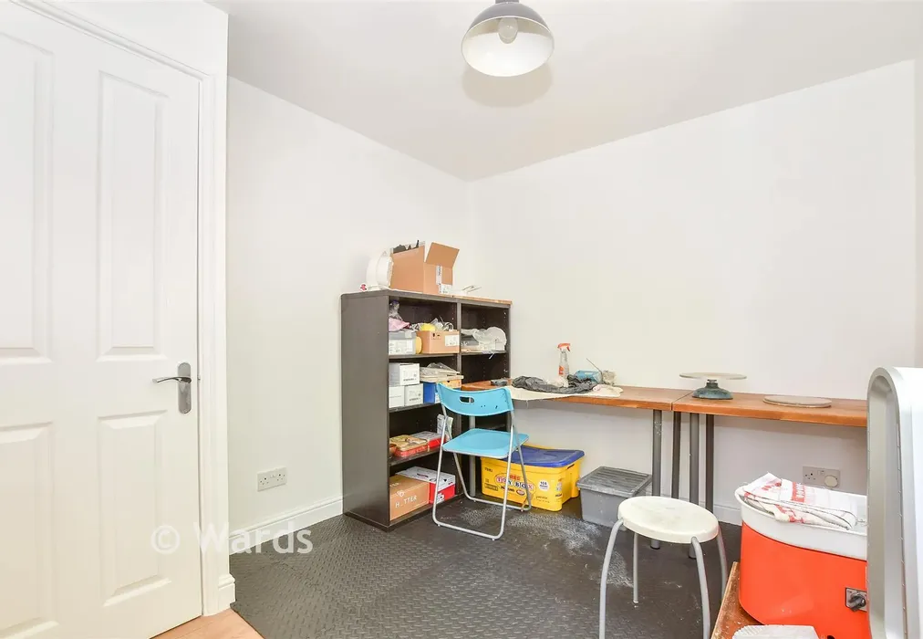 Bedroom 3 - Chestnut Close, Kings Hill, West Malling, Kent - Wards of Kent