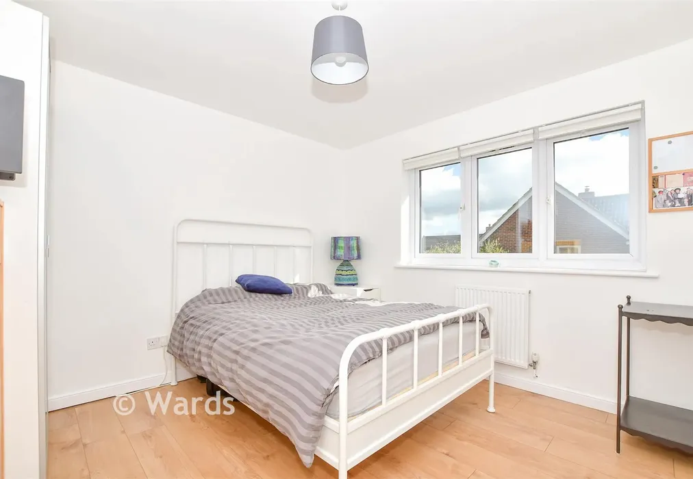 Bedroom 2 - Chestnut Close, Kings Hill, West Malling, Kent - Wards of Kent