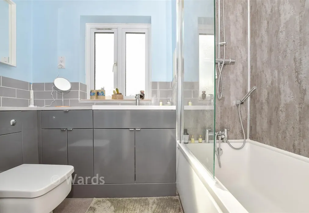 Bathroom - Chestnut Close, Kings Hill, West Malling, Kent - Wards of Kent