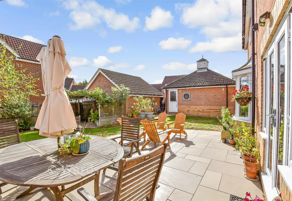 Patio / Decking - Chestnut Close, Kings Hill, West Malling, Kent - Wards of Kent