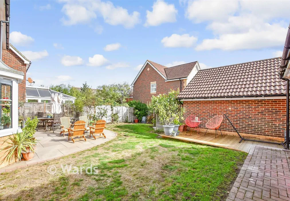 Rear Garden - Chestnut Close, Kings Hill, West Malling, Kent - Wards of Kent