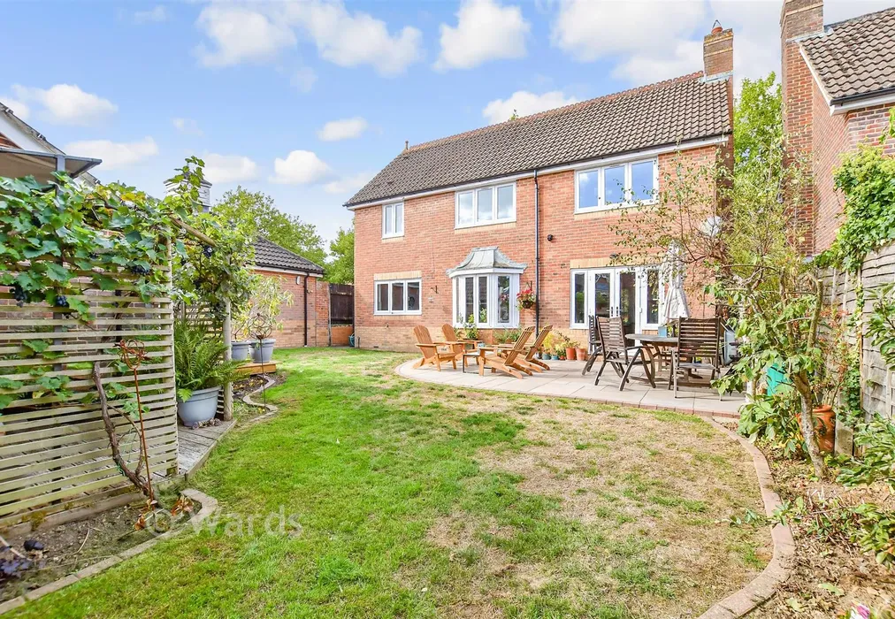 Rear Garden - Chestnut Close, Kings Hill, West Malling, Kent - Wards of Kent