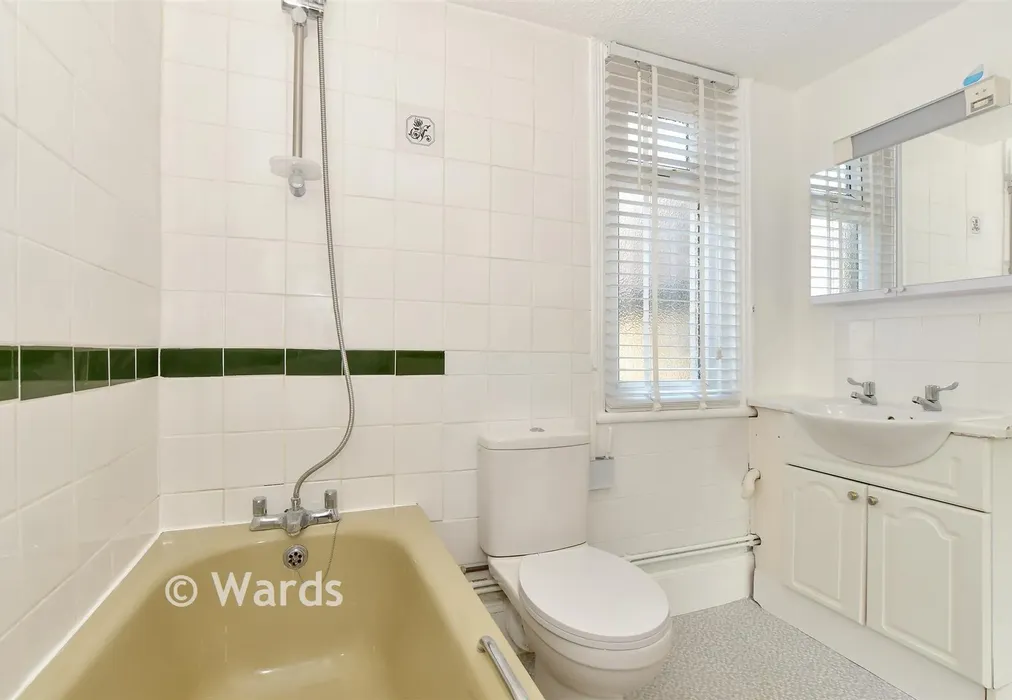 Bathroom - Minnis Road, Birchington, Kent - Wards of Kent