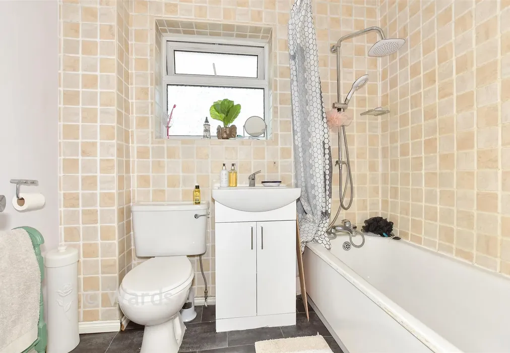 Bathroom - Barnfield, Herne Bay, Kent - Wards of Kent