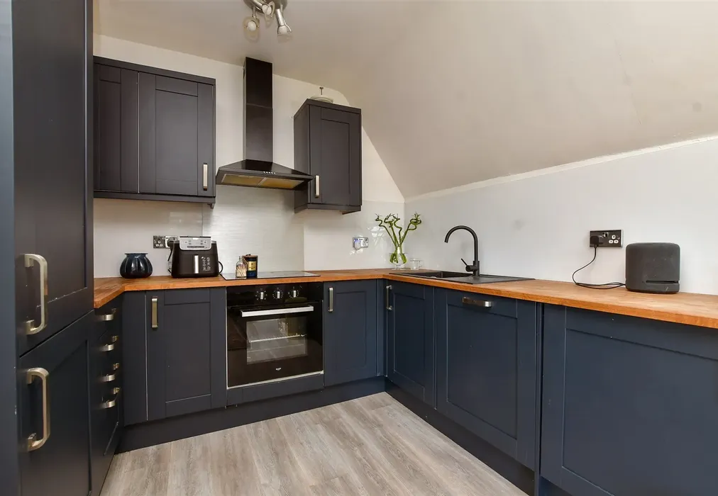 Kitchen - Brighton Road, Sutton, Surrey - Wards of Kent