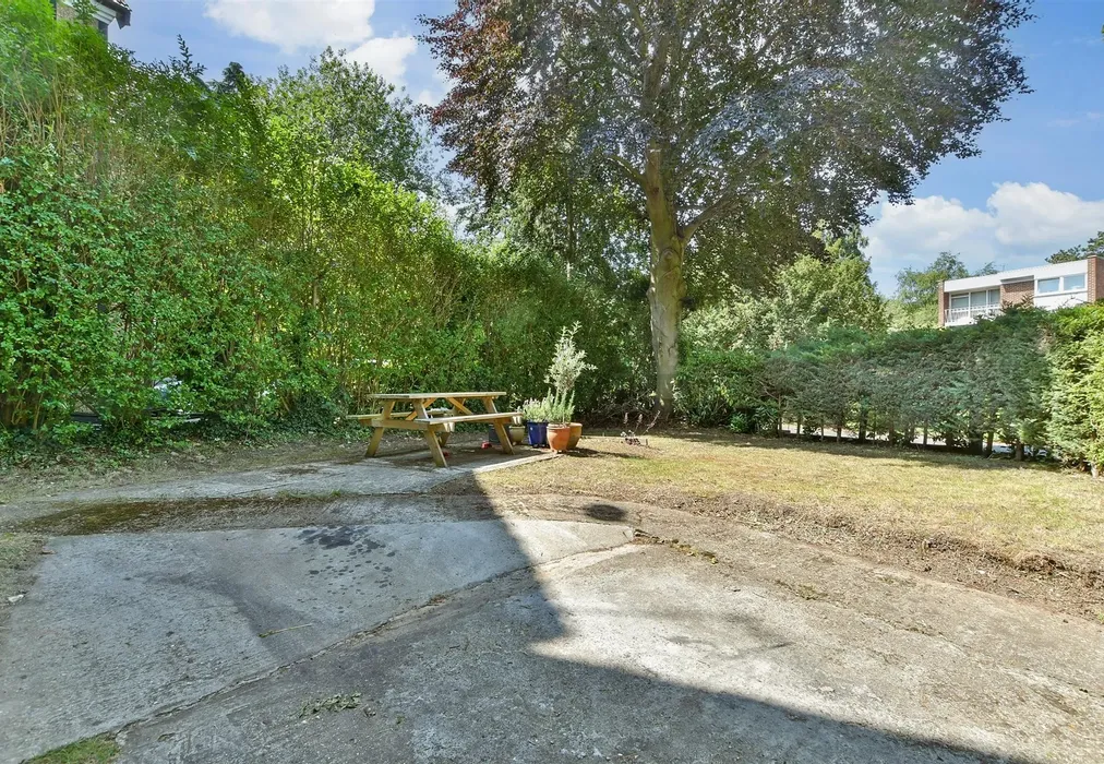 Communal Gardens - Brighton Road, Sutton, Surrey - Wards of Kent