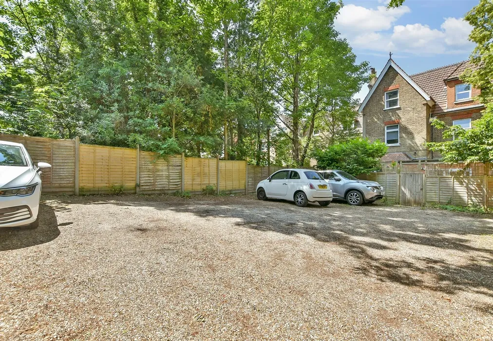 Driveway/Parking - Brighton Road, Sutton, Surrey - Wards of Kent