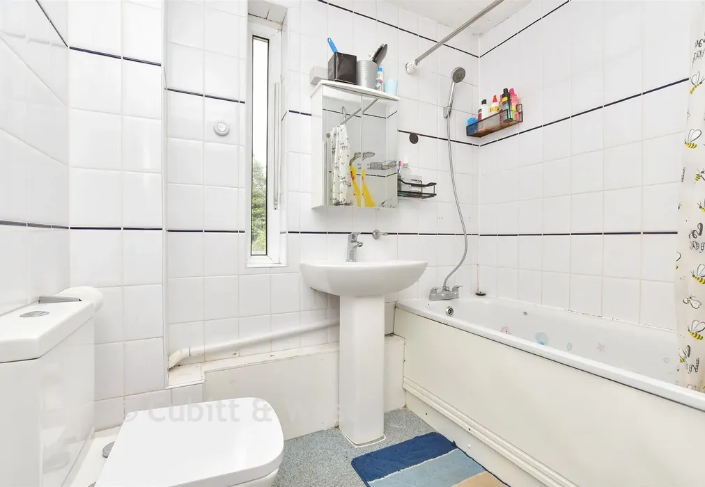 Bathroom - Park Hill Road, Croydon, Surrey - Wards of Kent