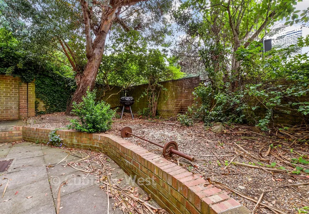 Front Garden - Park Hill Road, Croydon, Surrey - Wards of Kent