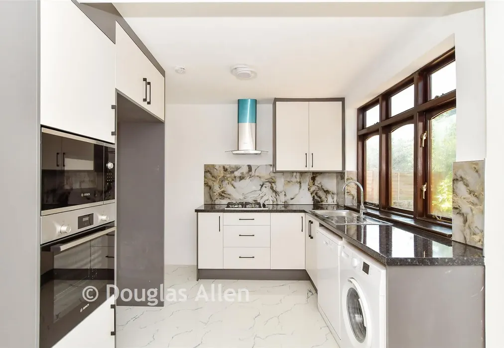 Kitchen/Breakfast Room - Lakeside Avenue, Ilford, Essex - Wards of Kent