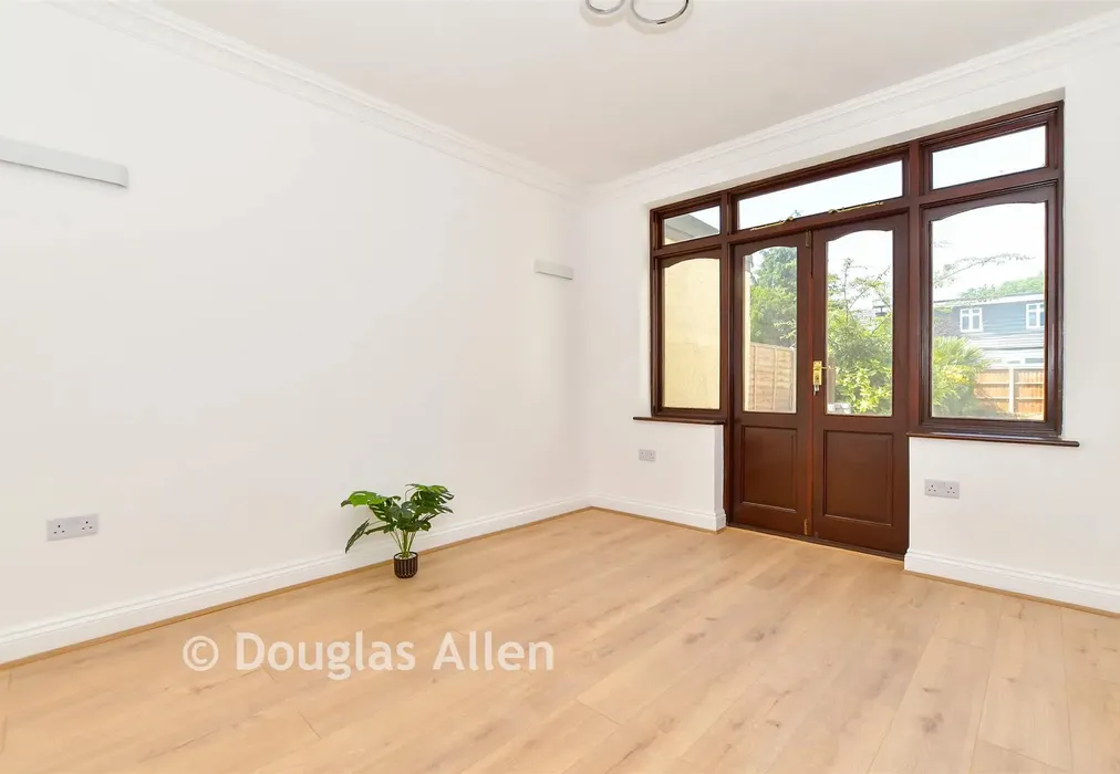 Dining Room - Lakeside Avenue, Ilford, Essex - Wards of Kent