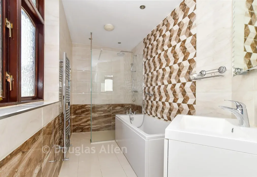 Bathroom - Lakeside Avenue, Ilford, Essex - Wards of Kent