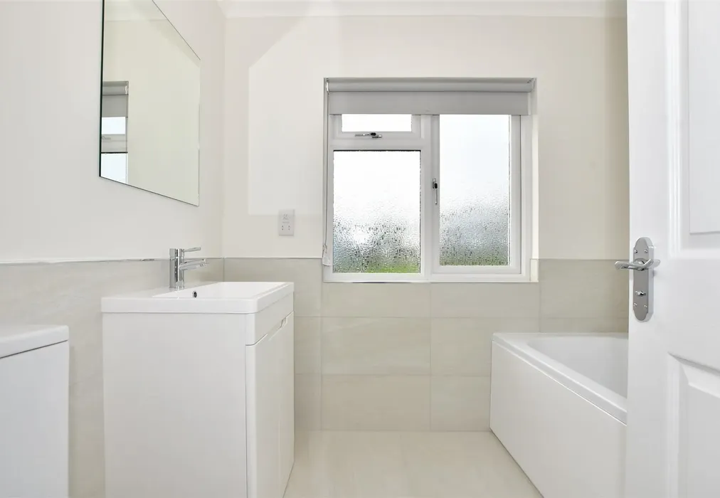 New Bathroom - London Road, Mill View Park, West Kingsdown, Kent - Wards of Kent