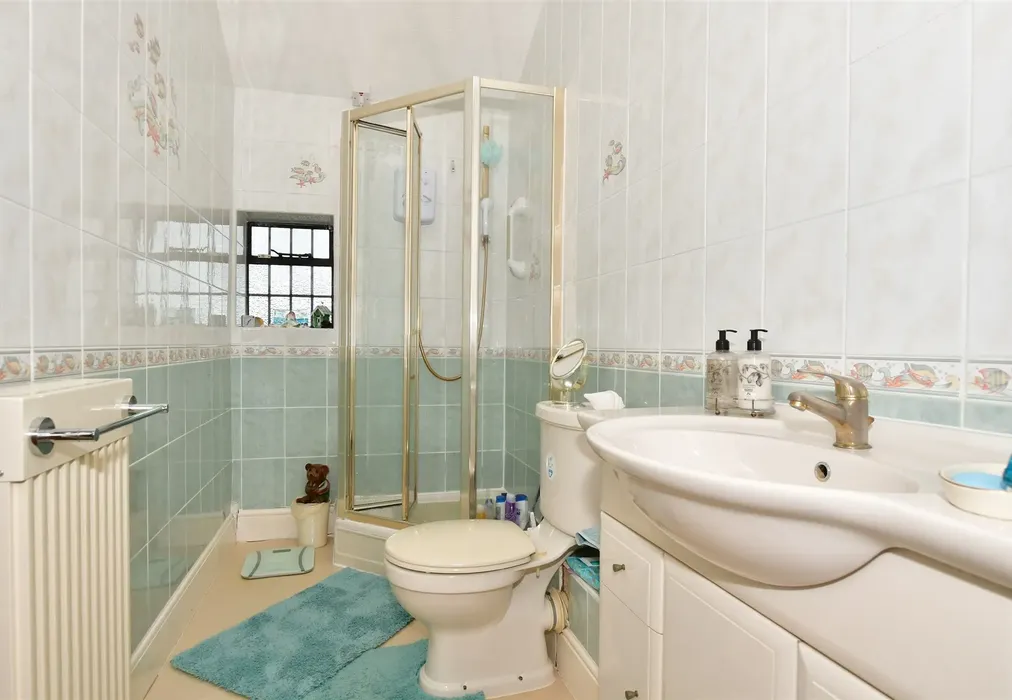 Shower Room - Joss Gap Road, Broadstairs, Kent - Wards of Kent