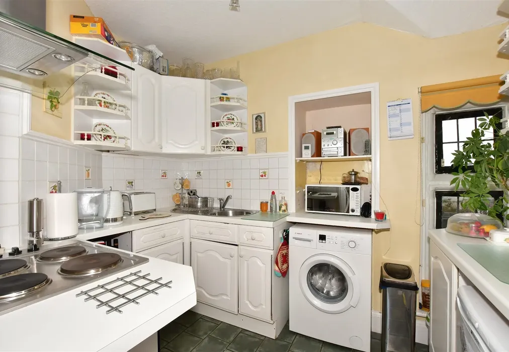 Kitchen - Joss Gap Road, Broadstairs, Kent - Wards of Kent