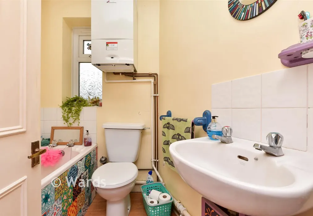 Bathroom - Epple Road, Birchington, Kent - Wards of Kent