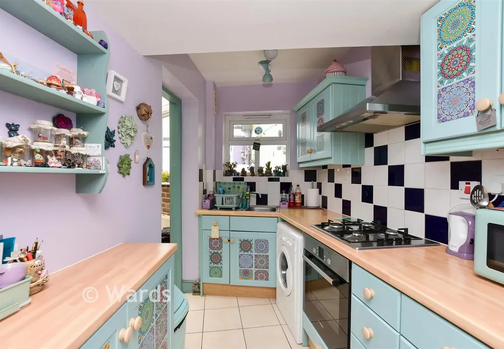 Kitchen - Epple Road, Birchington, Kent - Wards of Kent