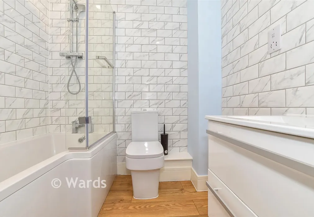Bathroom - Bishop Close, High Halden, Ashford, Kent - Wards of Kent
