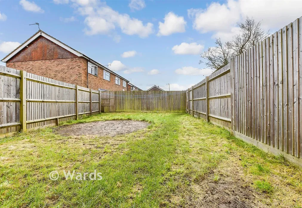 Rear Garden - Bishop Close, High Halden, Ashford, Kent - Wards of Kent