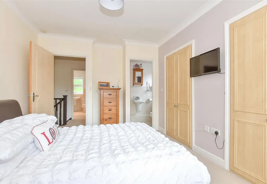 Bedroom 1 - Dove Close, Herne Bay, Kent - Wards of Kent