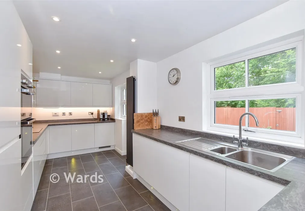 Kitchen - Dove Close, Herne Bay, Kent - Wards of Kent