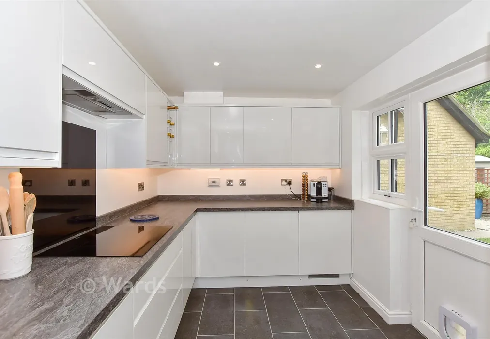 Kitchen - Dove Close, Herne Bay, Kent - Wards of Kent