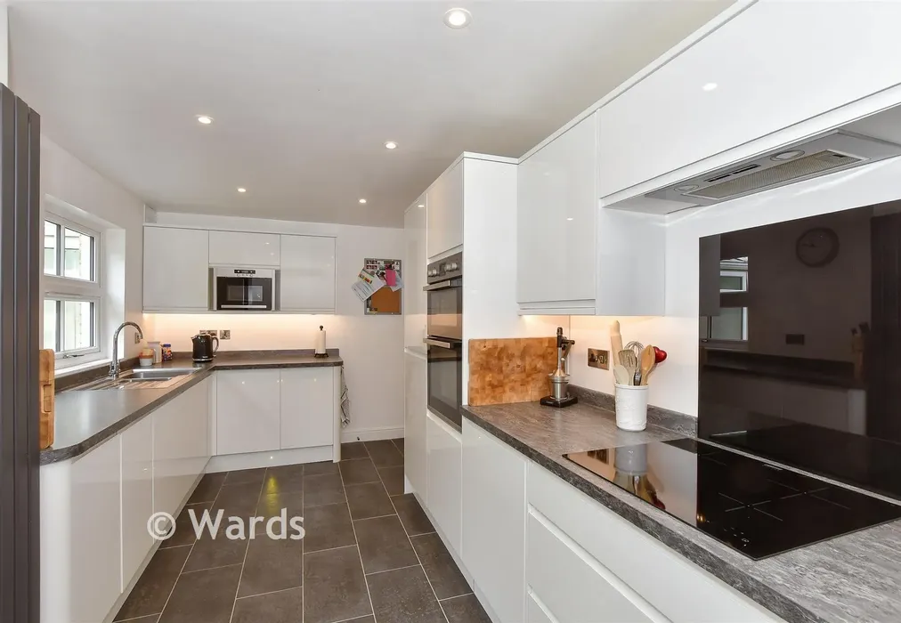 Kitchen - Dove Close, Herne Bay, Kent - Wards of Kent