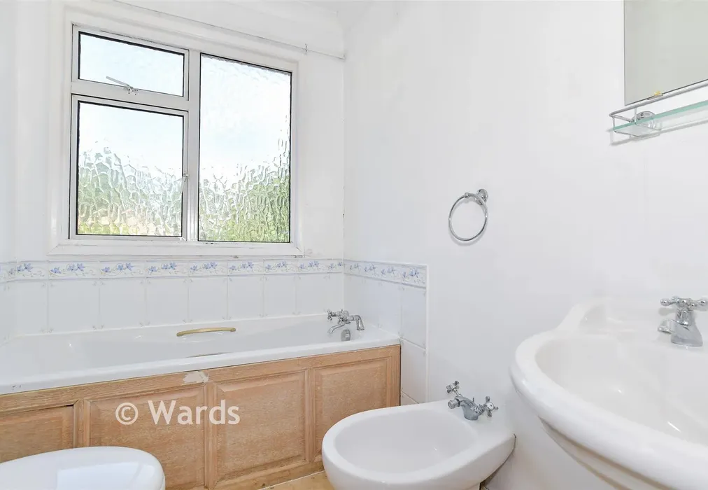 Bathroom - Little Buckland Avenue, Maidstone, Kent - Wards of Kent
