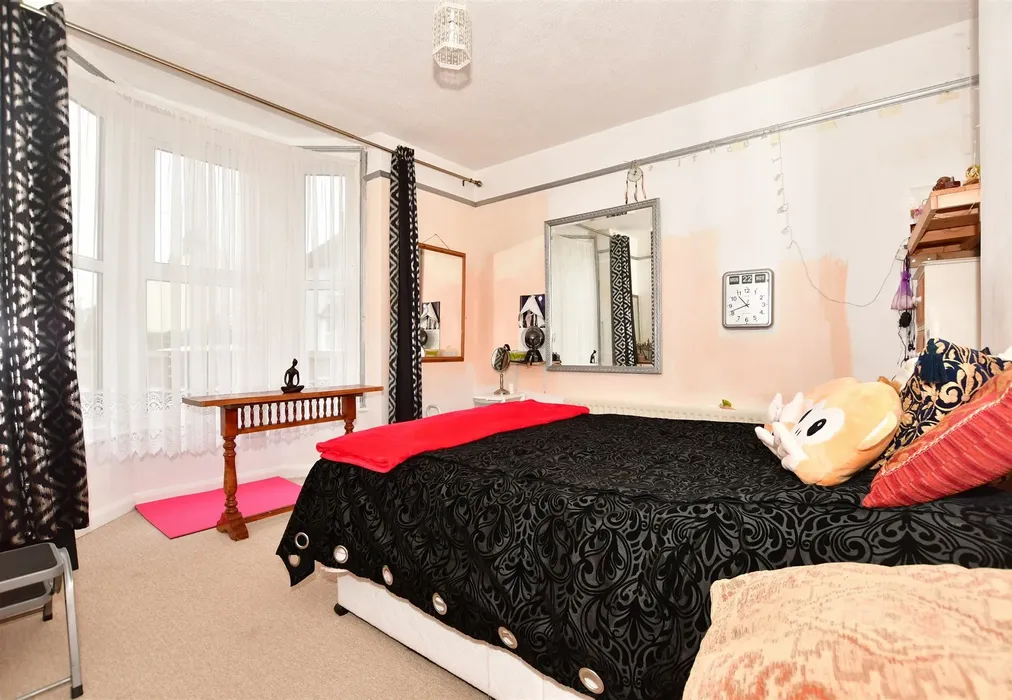 Bedroom 1 - Sussex Road, New Romney, Kent - Wards of Kent