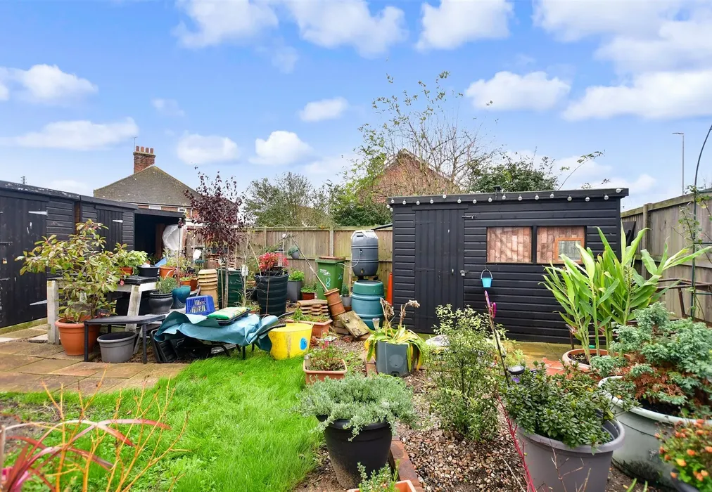 Front Garden - Sussex Road, New Romney, Kent - Wards of Kent