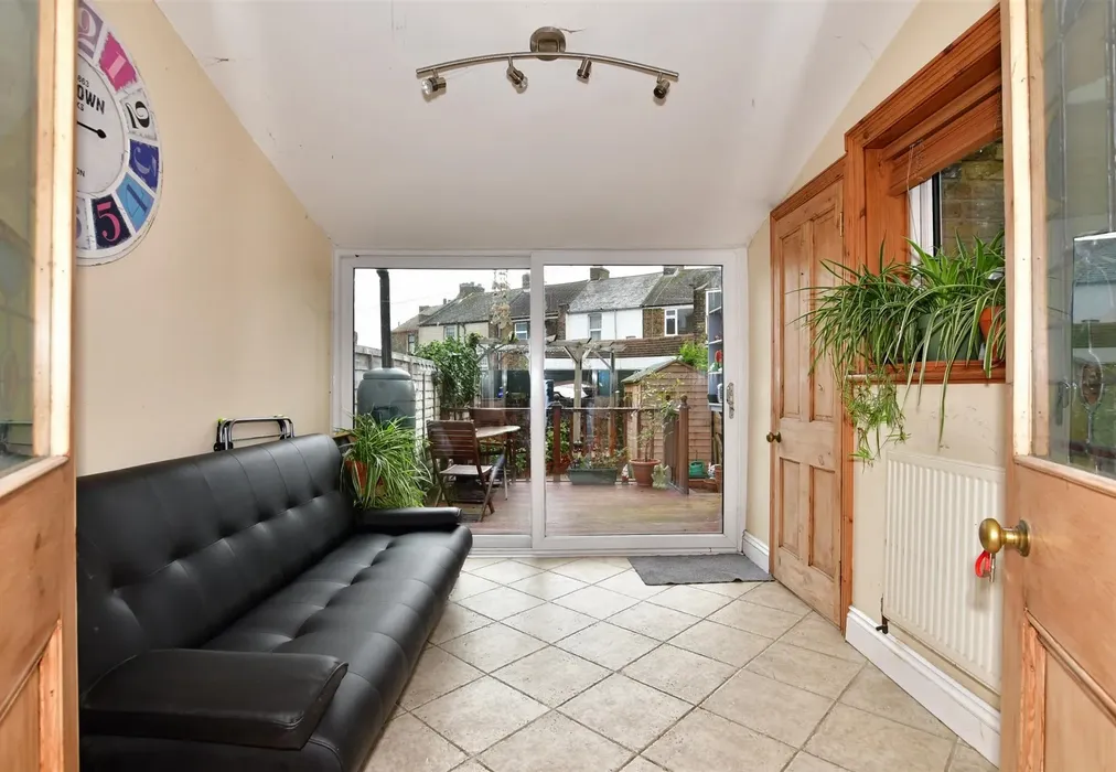 Sun Room - Hollicondane Road, Ramsgate, Kent - Wards of Kent